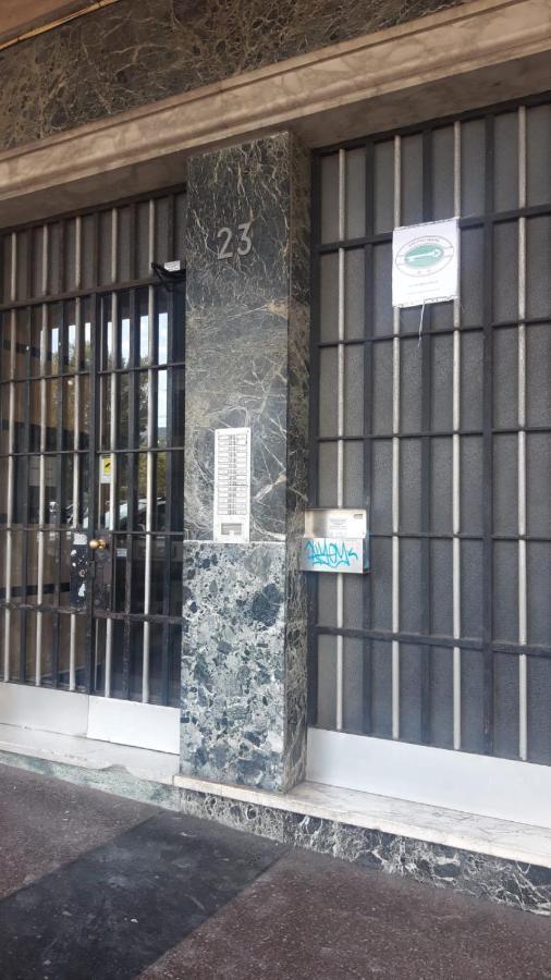 Affittacamere "San Martino Rooms" Genoa Bagian luar foto