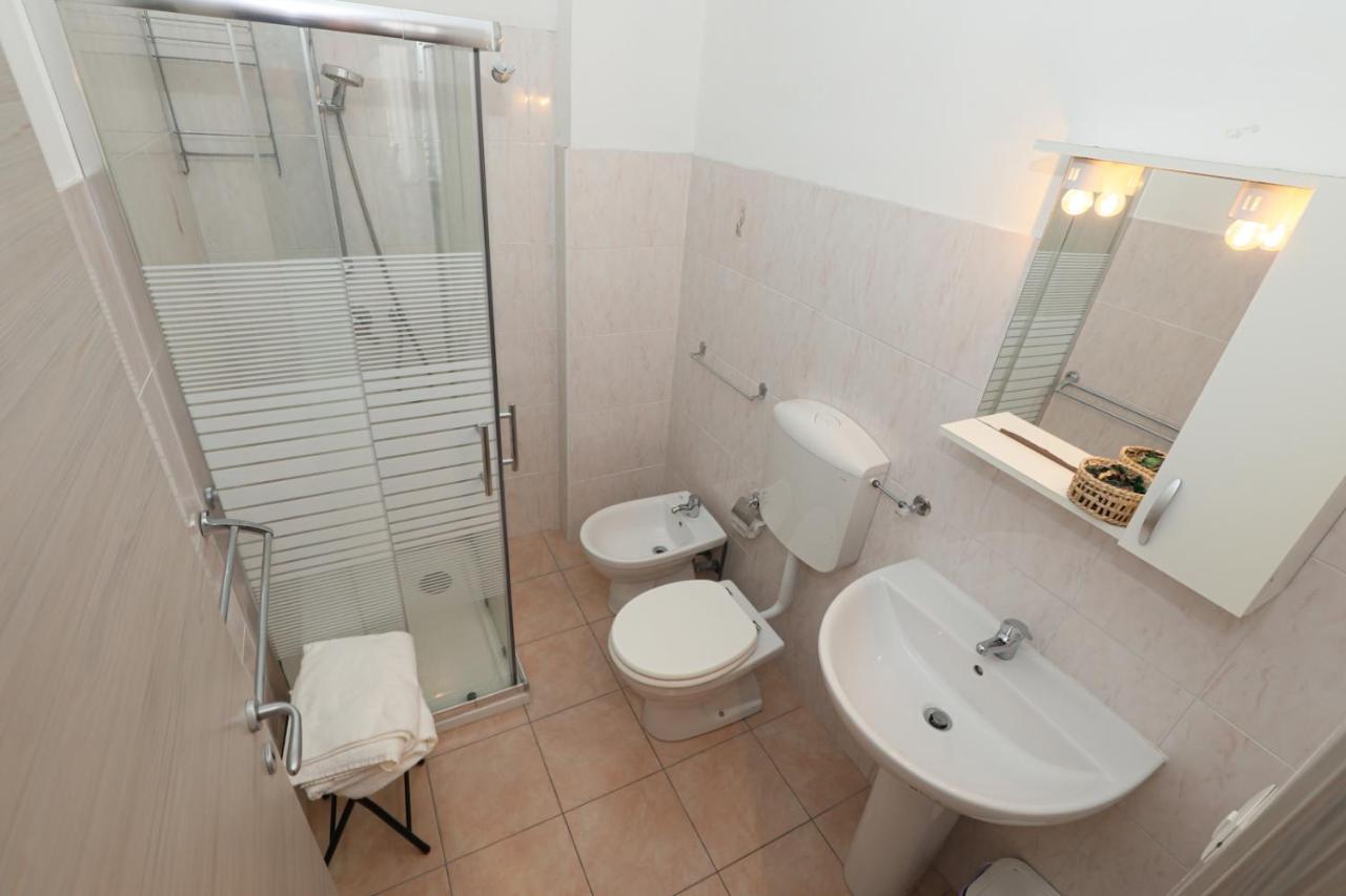 Affittacamere "San Martino Rooms" Genoa Bagian luar foto