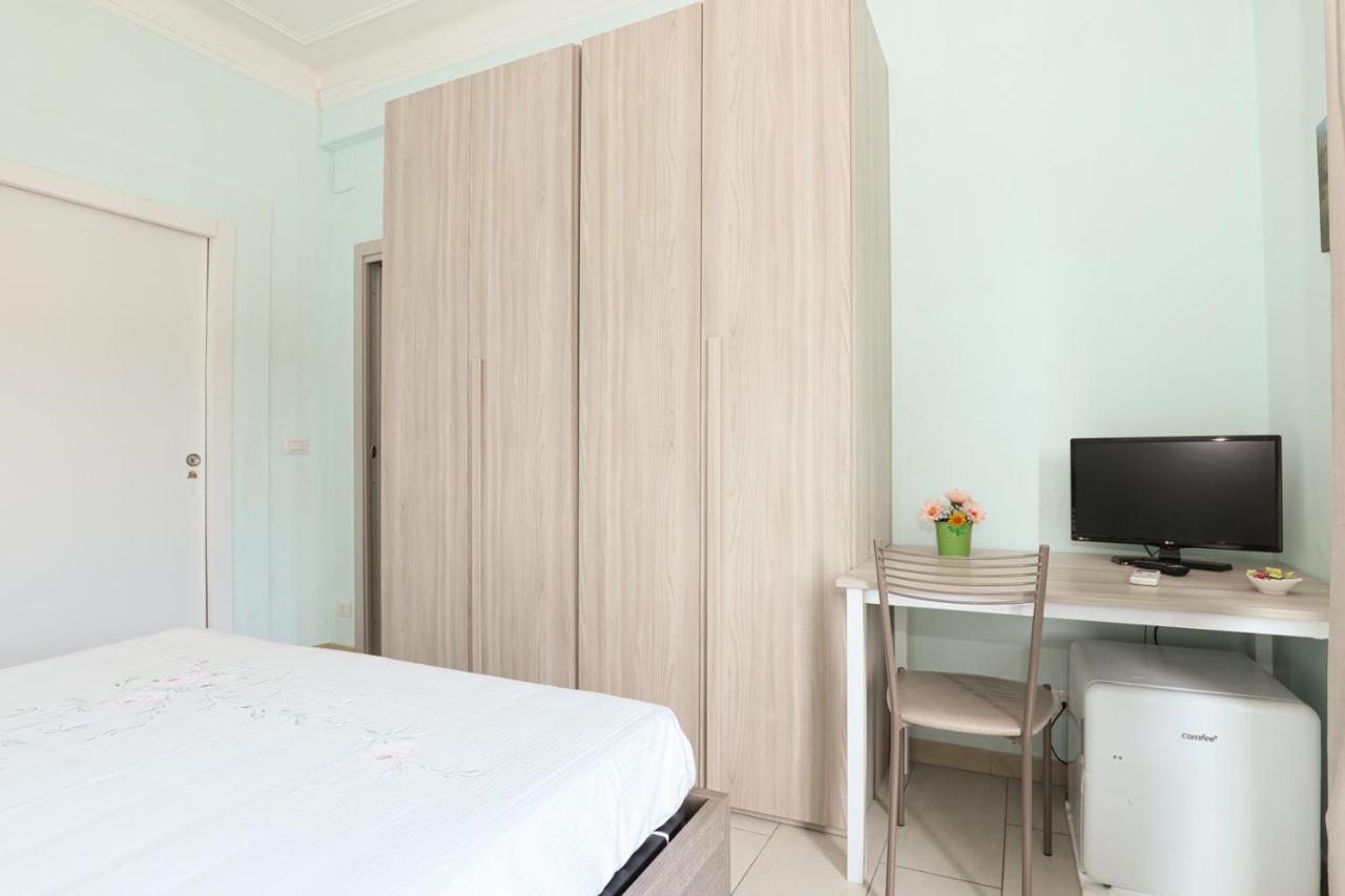 Affittacamere "San Martino Rooms" Genoa Bagian luar foto
