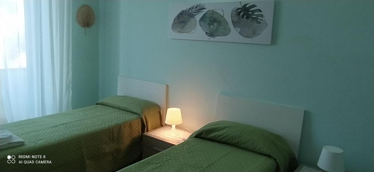 Affittacamere "San Martino Rooms" Genoa Bagian luar foto