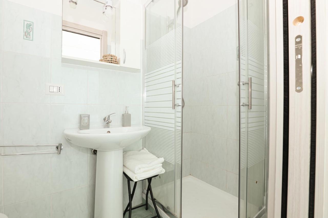 Affittacamere "San Martino Rooms" Genoa Bagian luar foto