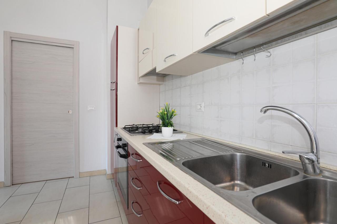 Affittacamere "San Martino Rooms" Genoa Bagian luar foto