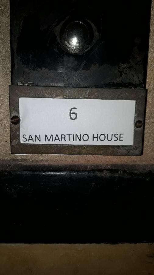 Affittacamere "San Martino Rooms" Genoa Bagian luar foto